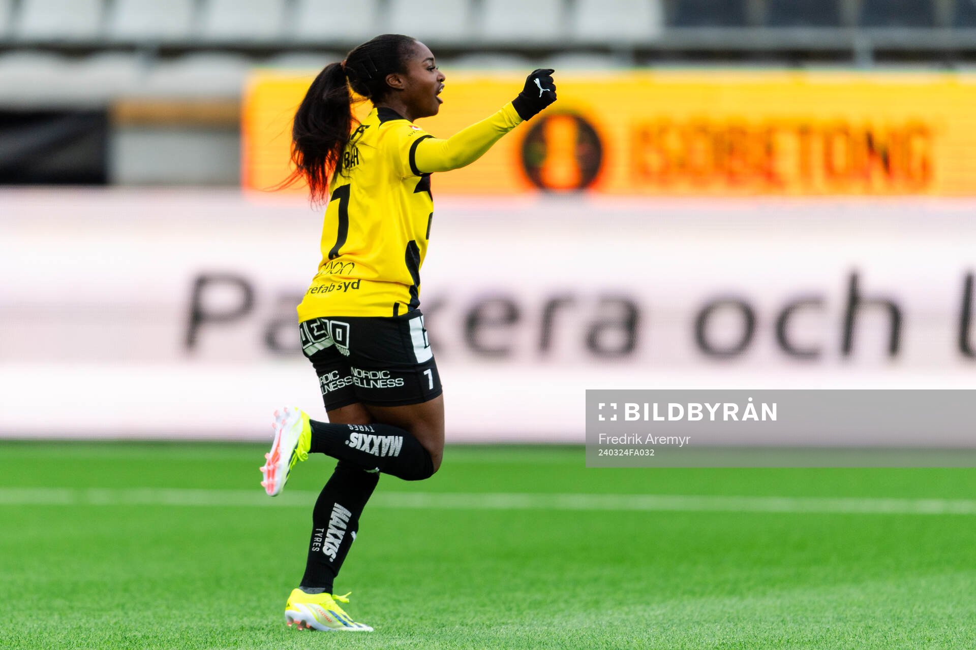 Häckens Monica Jusu Bah jublar efter 4-1 under fotbollsmatchen i Svenska Cupen mellan Häcken och Kristianstad den 24 mars 2024 i Göteborg.