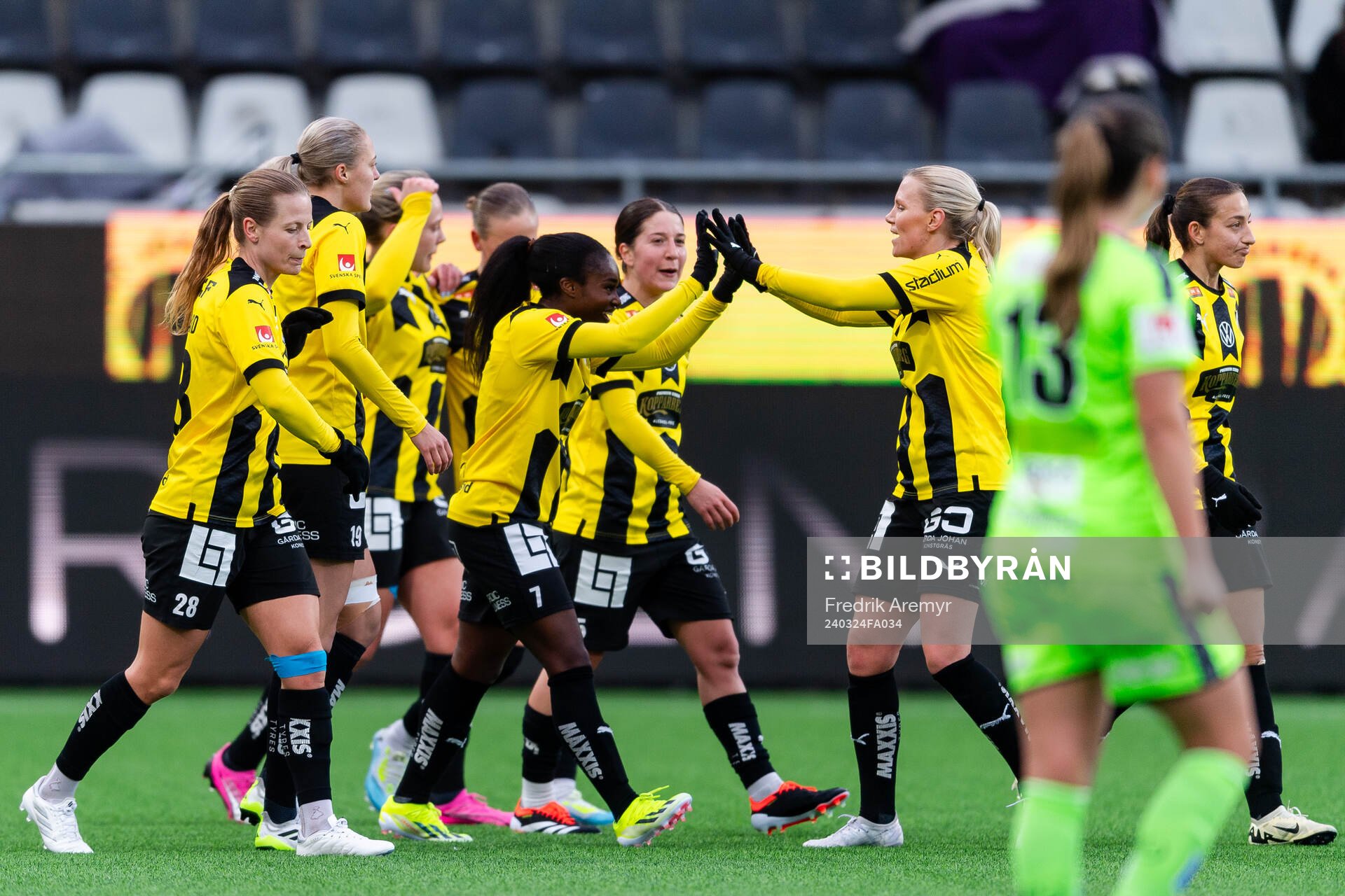 Häckens Monica Jusu Bah jublar