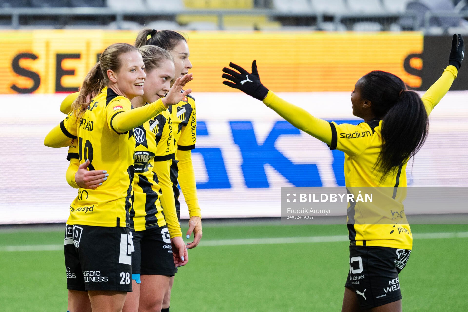 Häckens Anna Anvegård jublar efter 7-1 under fotbollsmatchen i Svenska Cupen mellan Häcken och Kristianstad den 24 mars 2024 i Göteborg.
