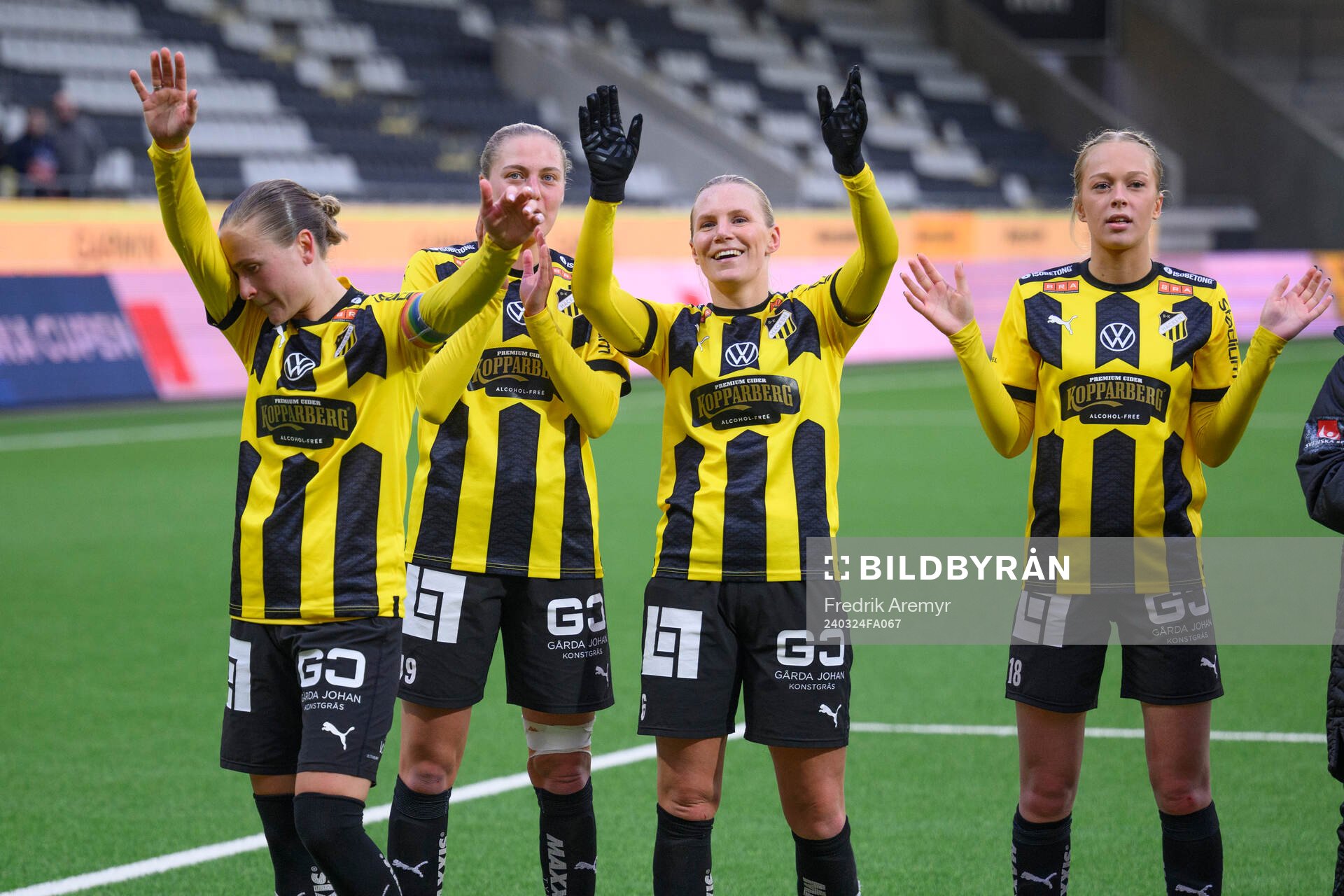 Häckens Filippa Curmark, Elma Junttila Nelhage , Josefine Rybrink och Lisa Löwing jublar efter fotbollsmatchen i Svenska Cupen mellan Häcken och Kristianstad den 24 mars 2024 i Göteborg.