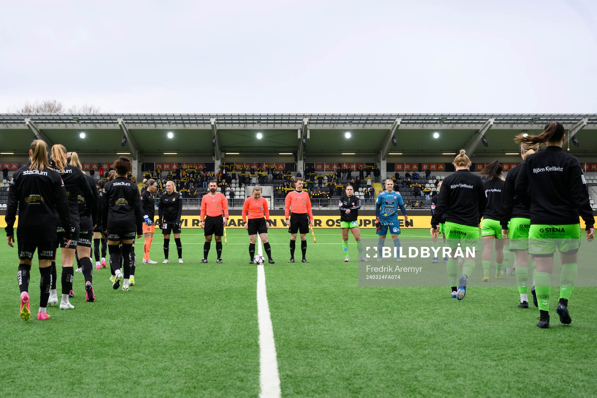 Dommartrion bestående av assisterande domare Viktor