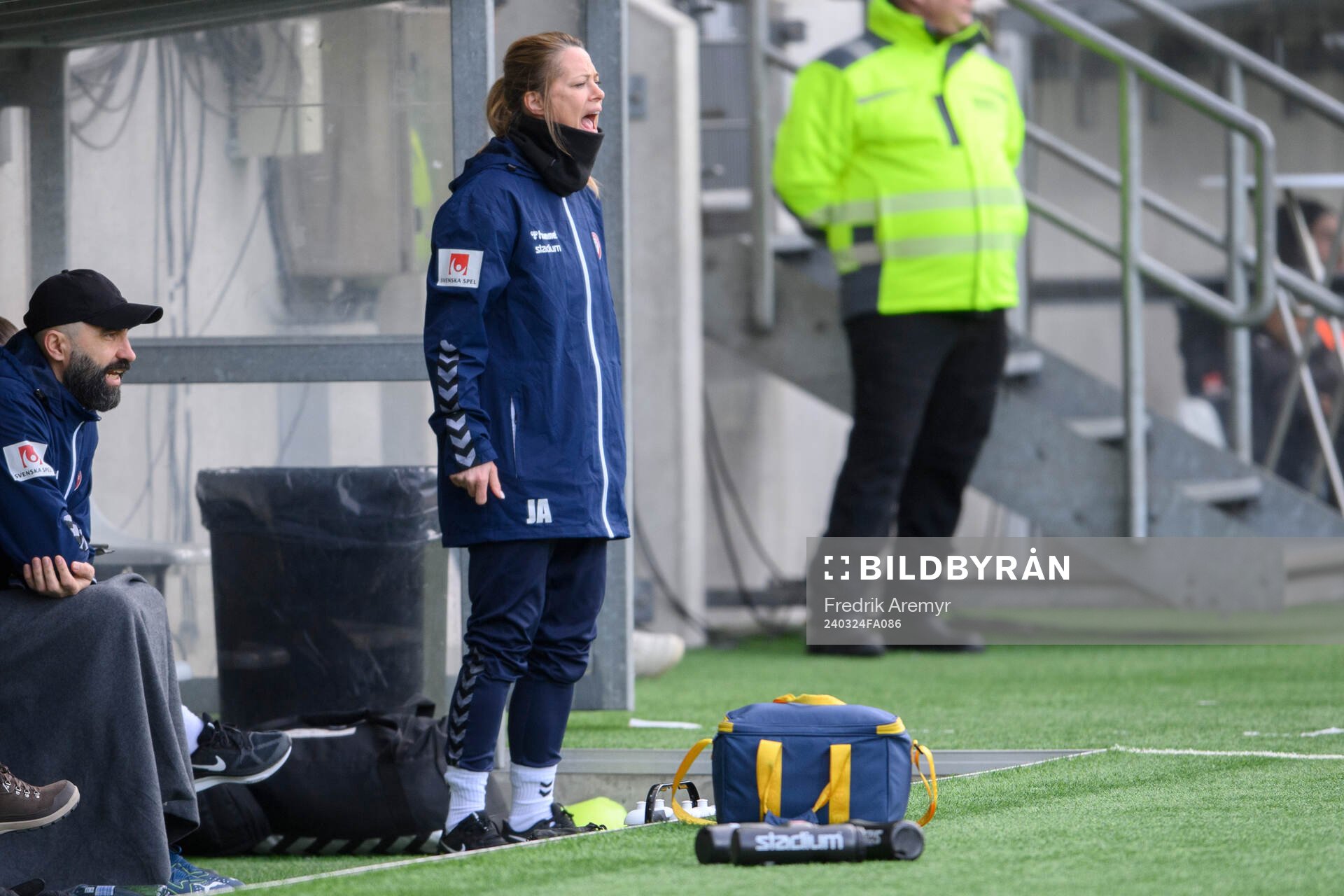 Kristianstads tränare Johanna Almgren under fotbollsmatchen i Svenska Cupen mellan Häcken och Kristianstad den 24 mars 2024 i Göteborg.