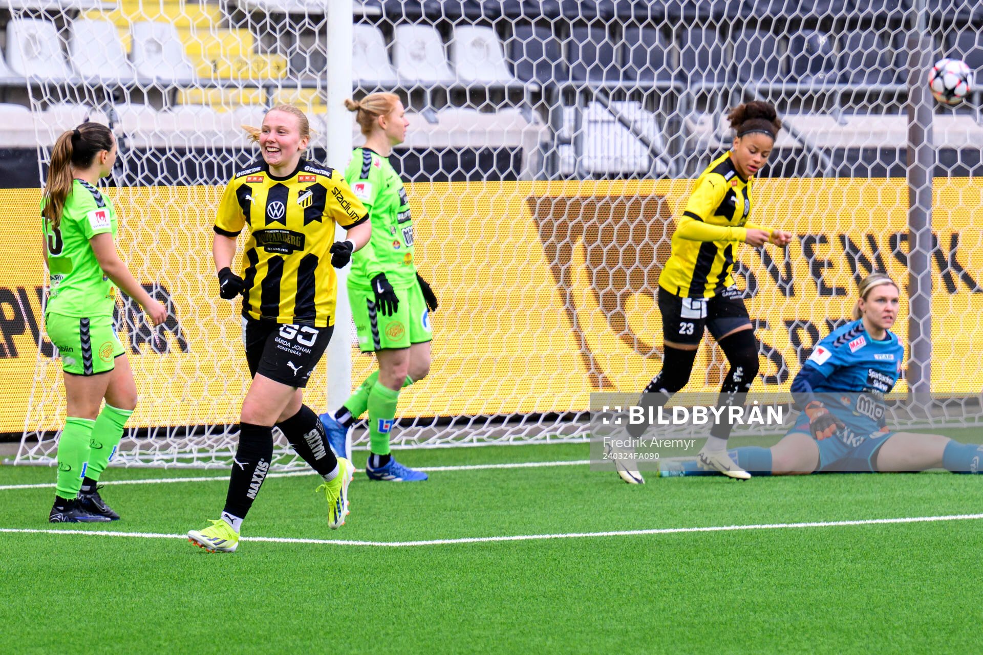Häckens målskytt Johanna Fossdalsá Sørensen jublar