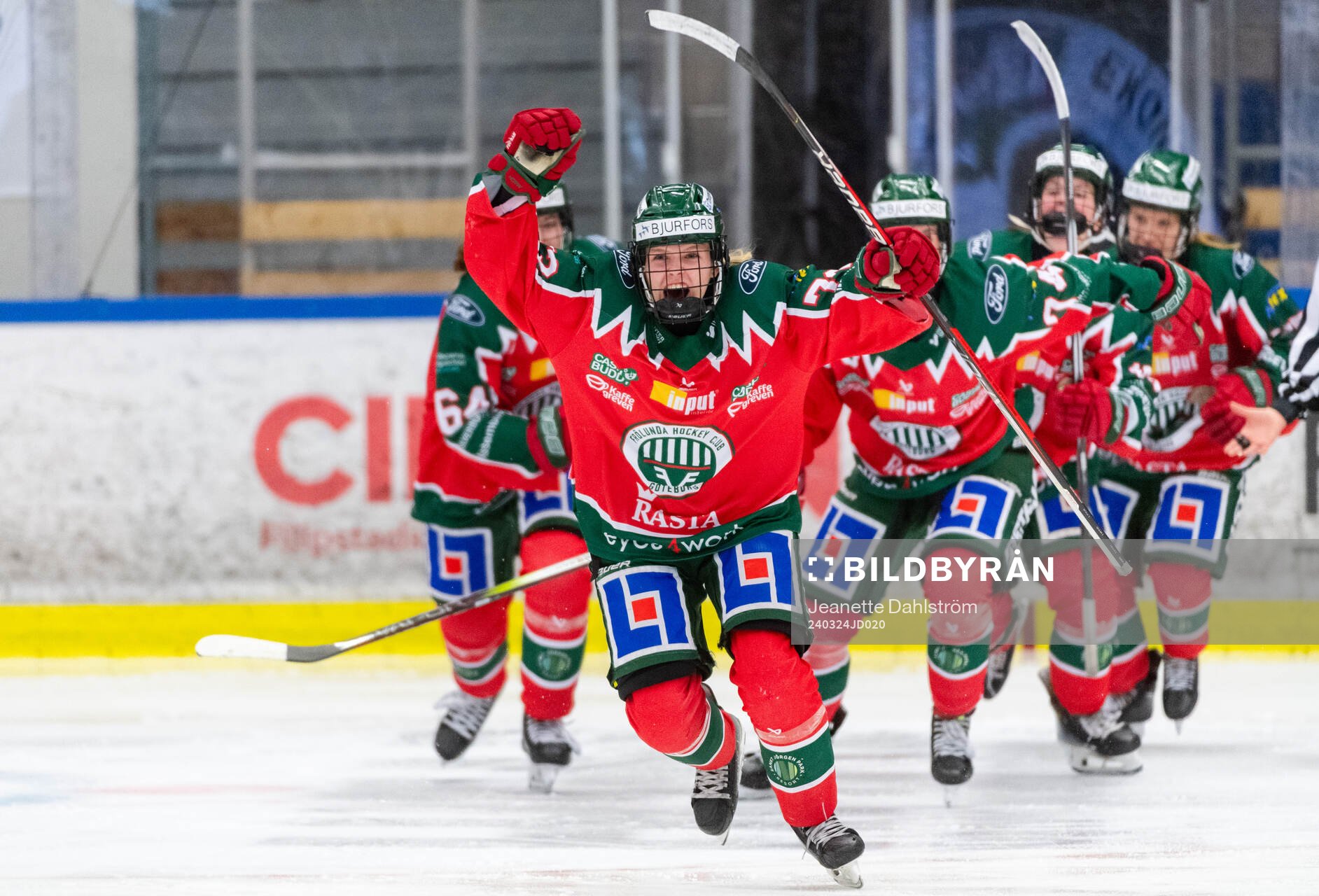 Frölundas Ella Thorbard jublar