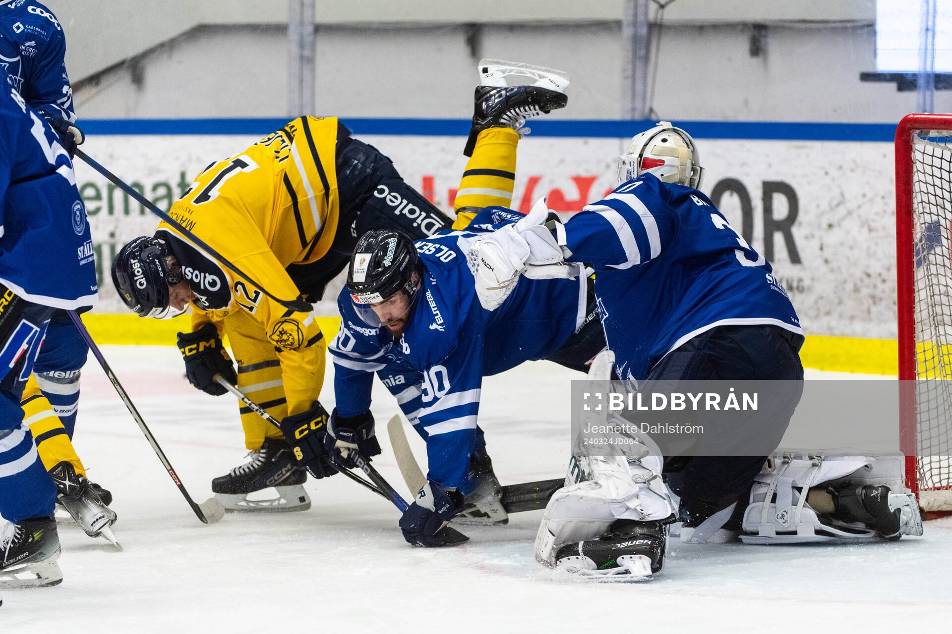 Södertäljes Viktor Liljegren mot Karlskogas Rikard Olsén