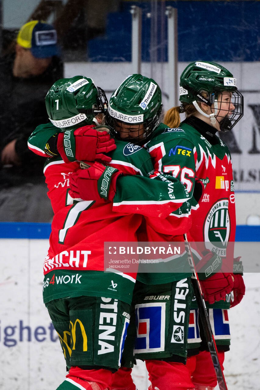 Frölundas Nelly Johansson och Stina Röhricht jublar