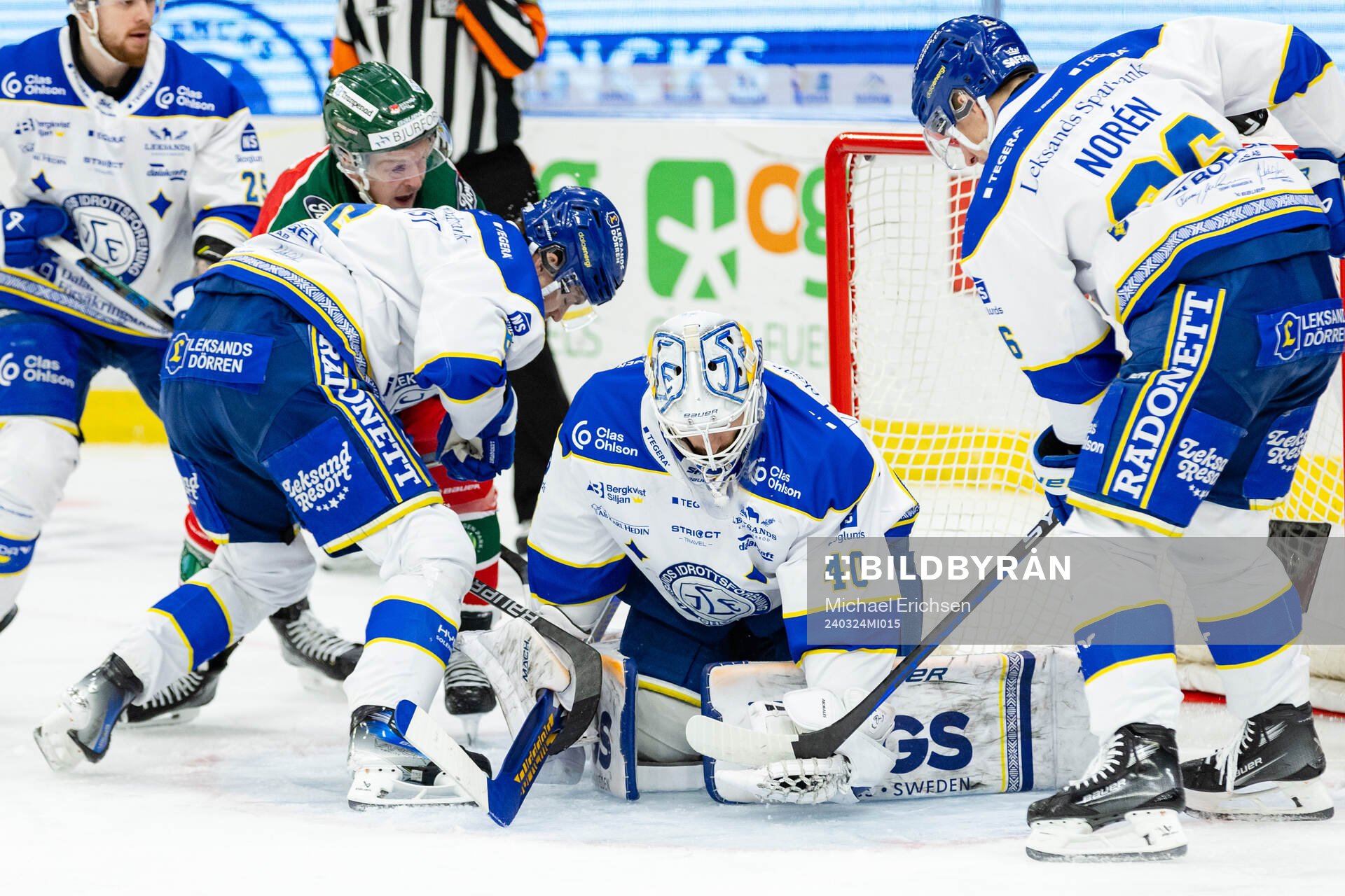 Frölundas Max Friberg oroar framför Leksands målvakt
