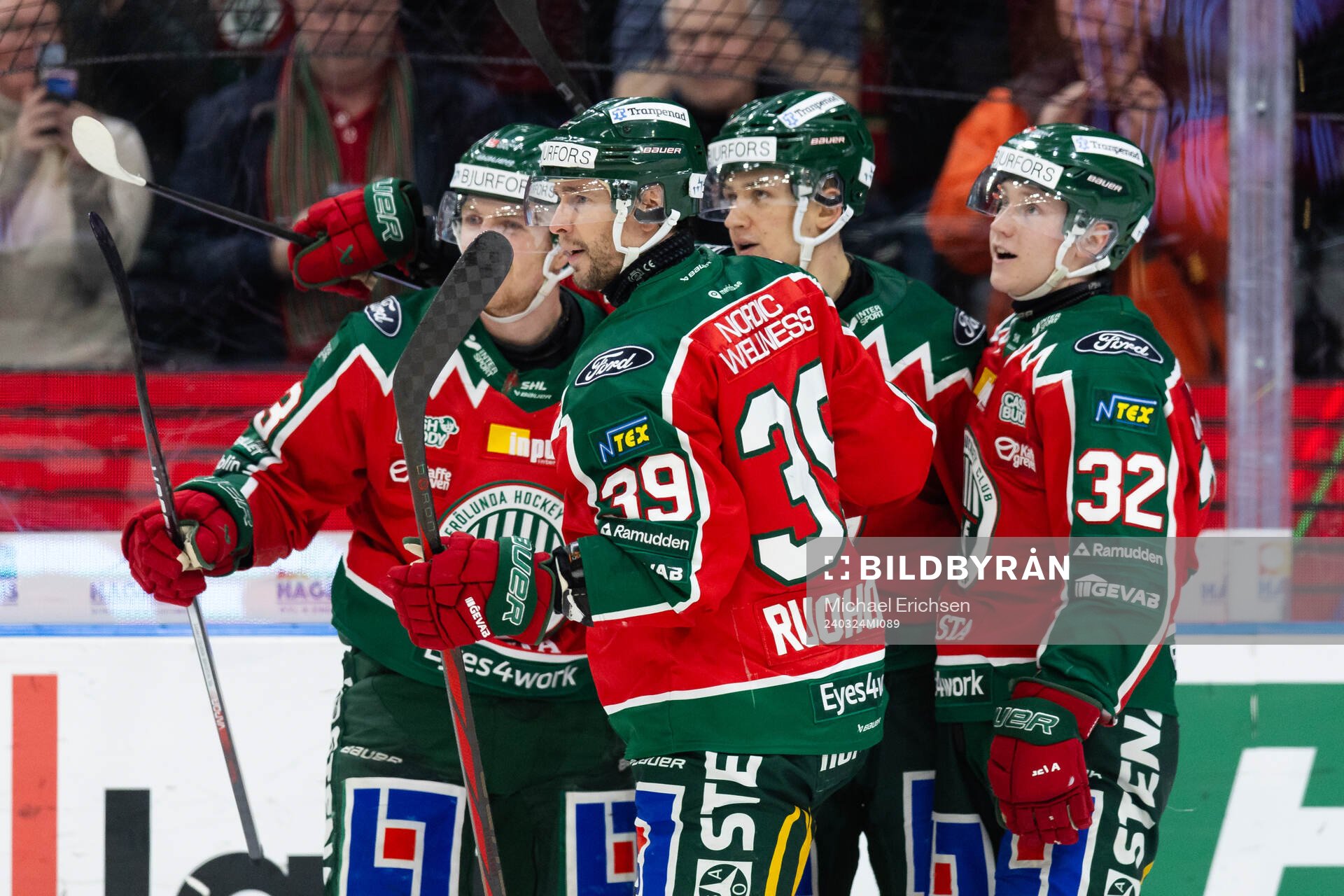 Frölundas Linus Nässén jublar med lagkamrater