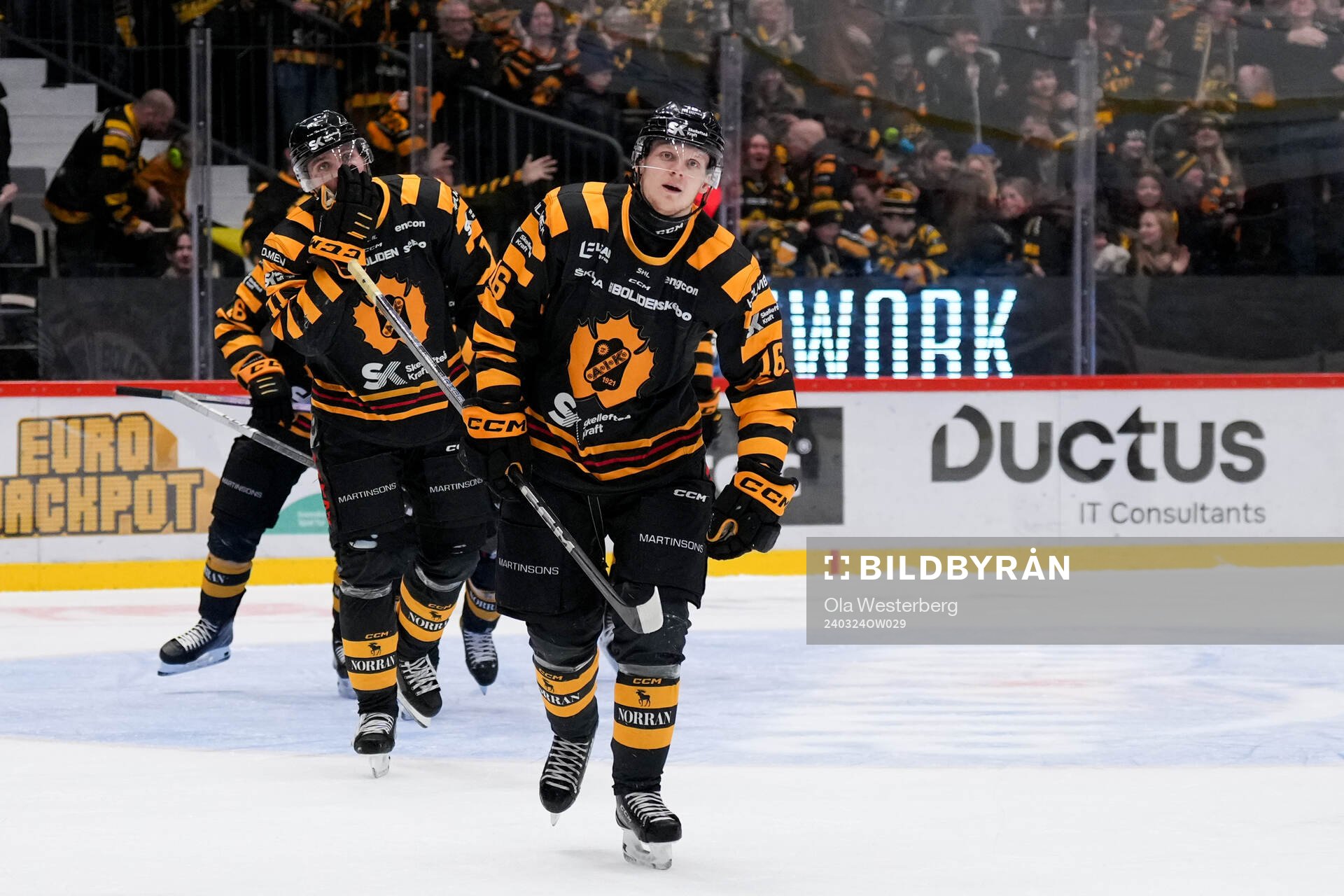 Skellefteås Linus Lindström jublar