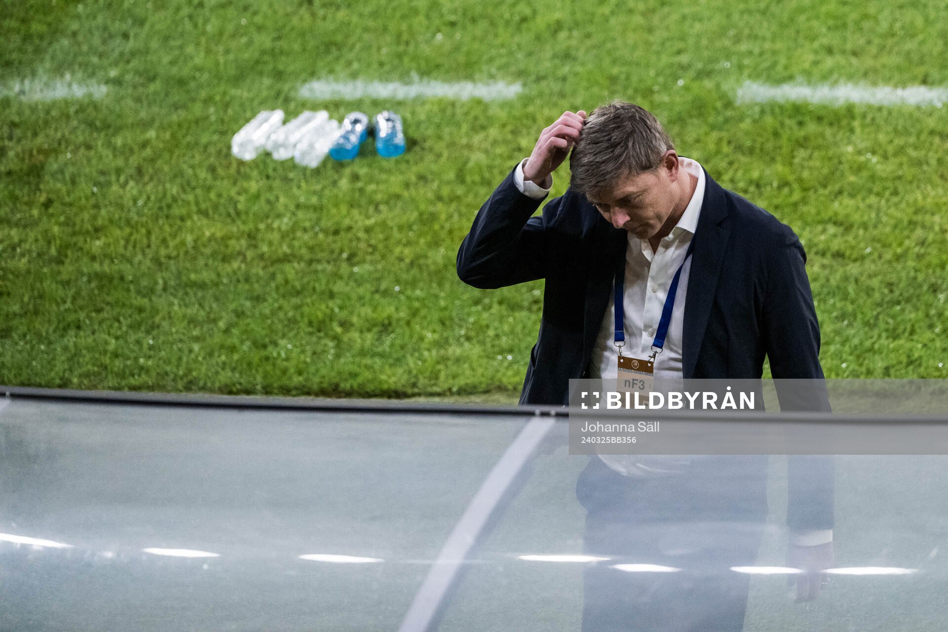 Head coach Jon Dahl Tomasson of Sweden
