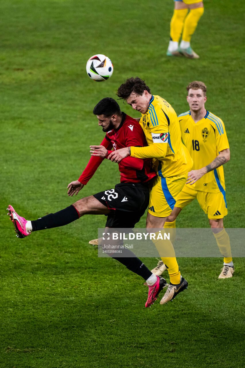 Armando Broja of Albania and Victor Nilsson Lindelöf of