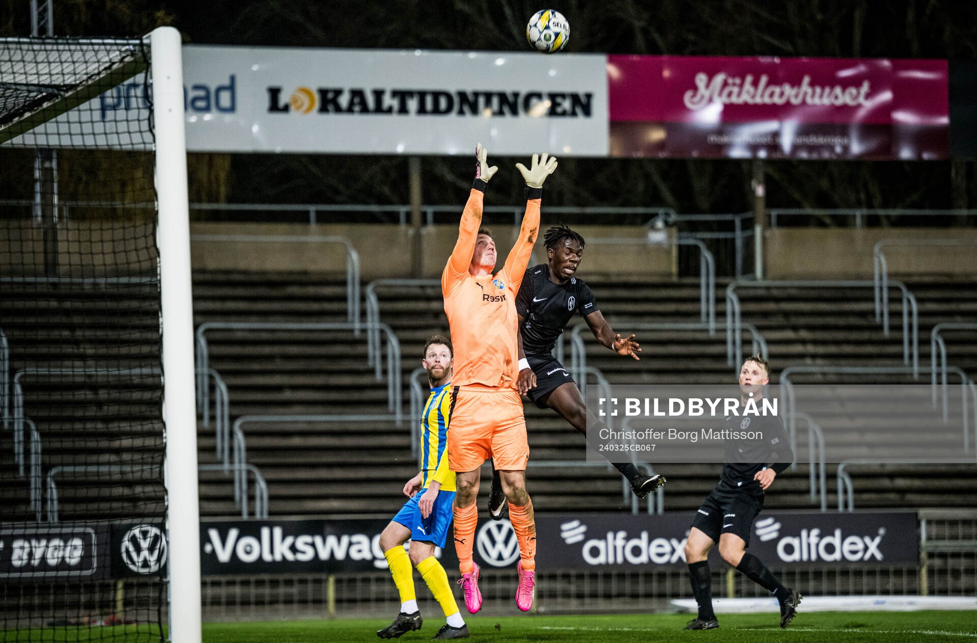 Eskilsminne IFs målvakt Philip Mårtensson och Landskrona