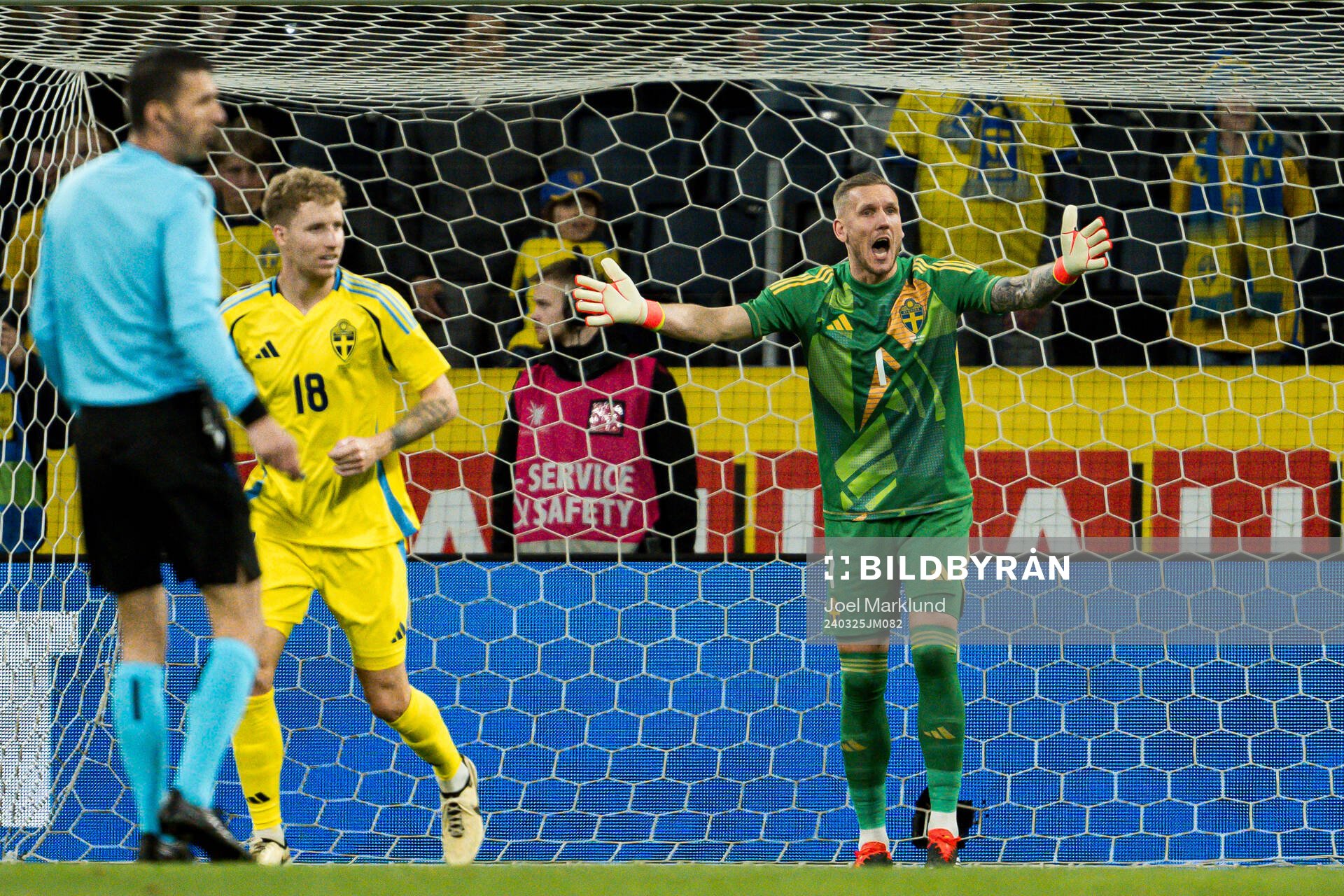 Goalkeeper Robin Olsen of Sweden reacts