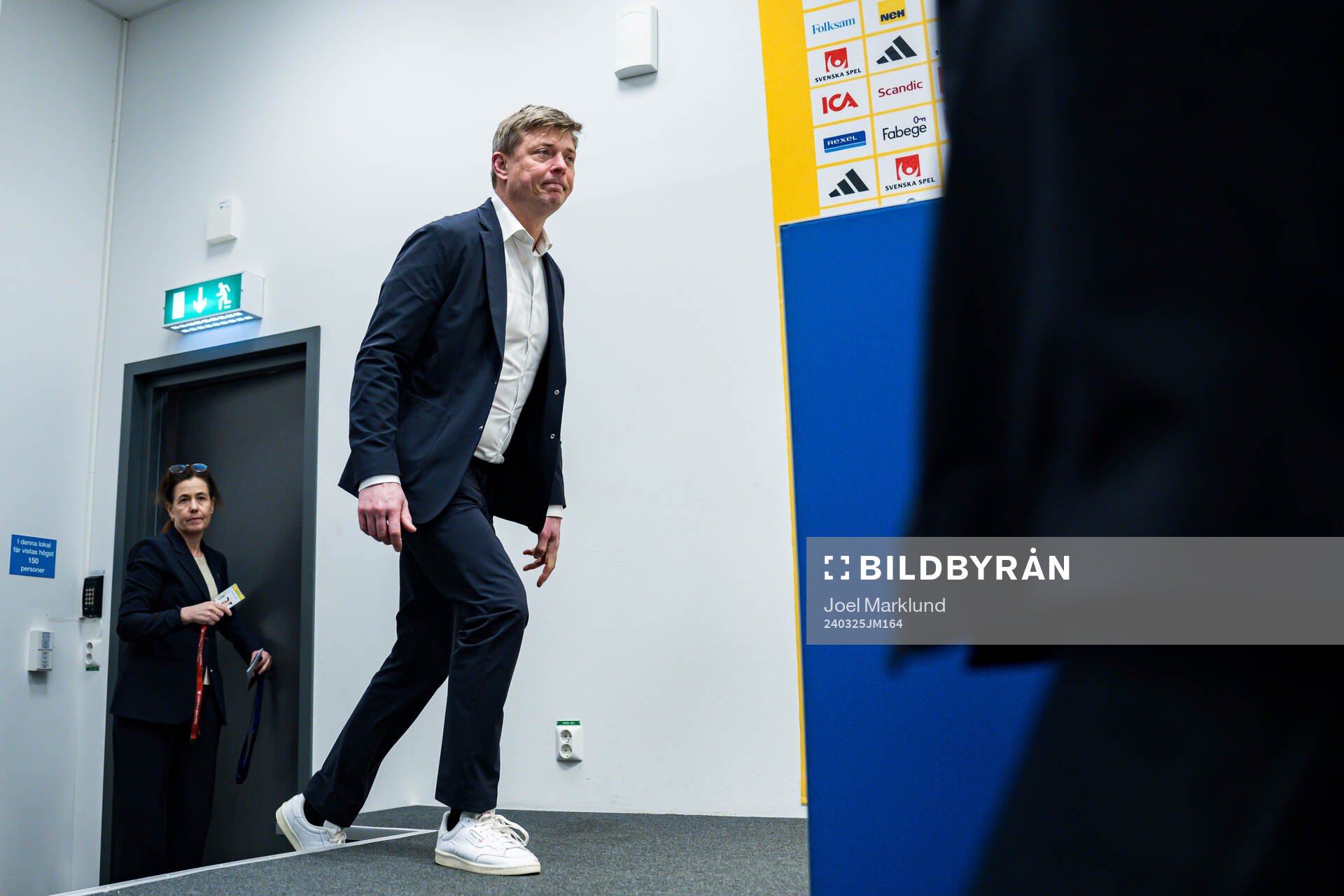 Head coach Jon Dahl Tomasson of Sweden