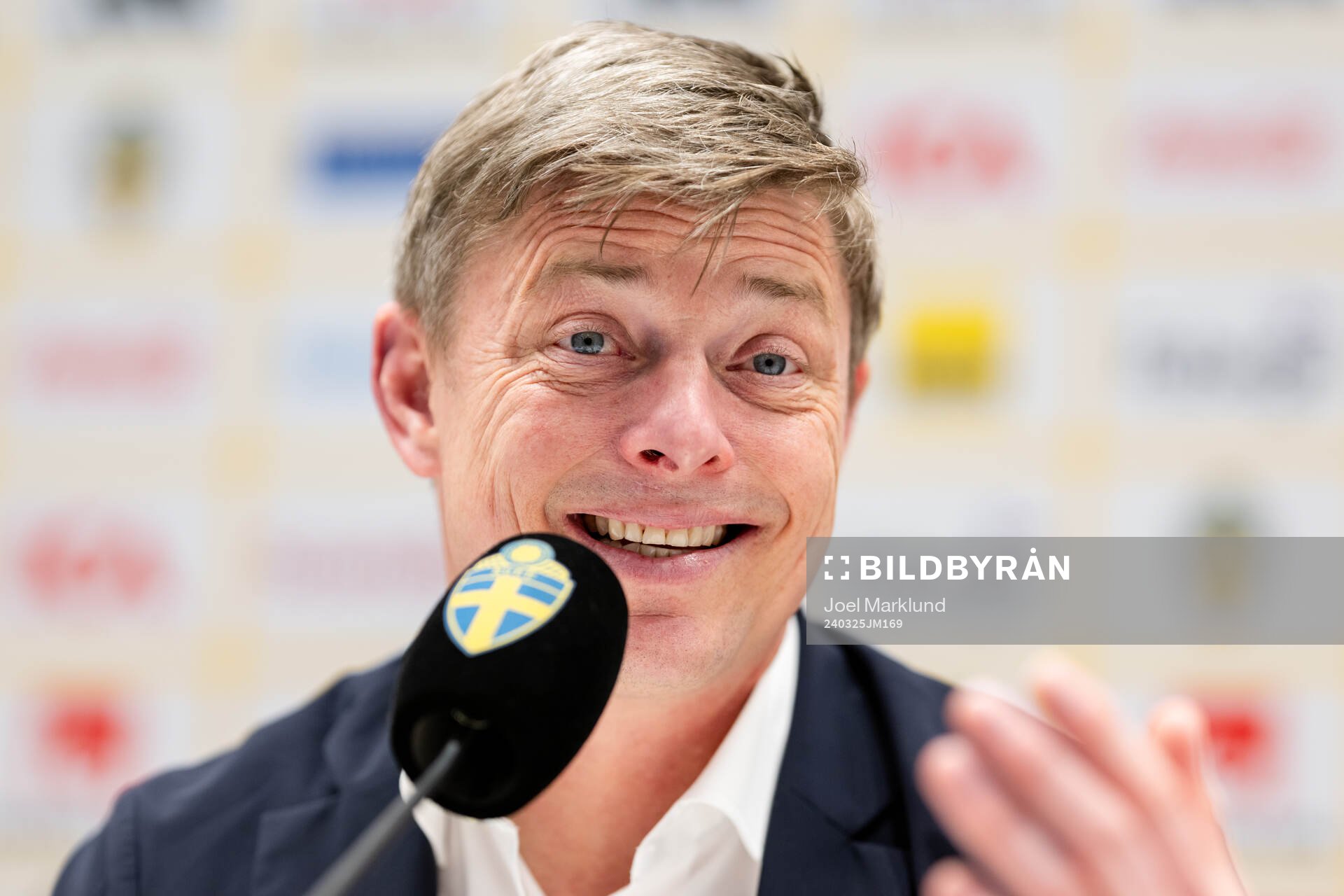 Head coach Jon Dahl Tomasson of Sweden