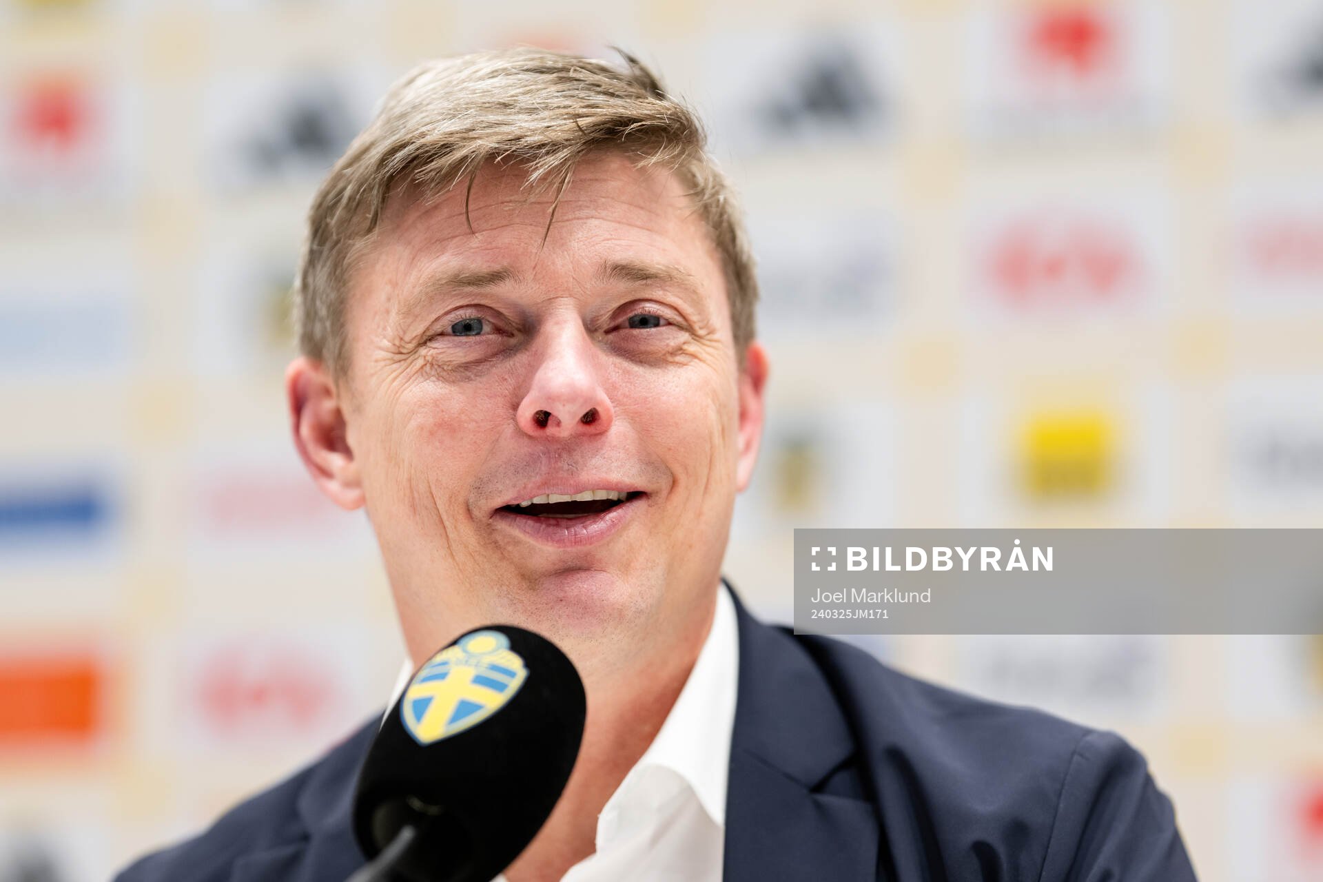 Head coach Jon Dahl Tomasson of Sweden