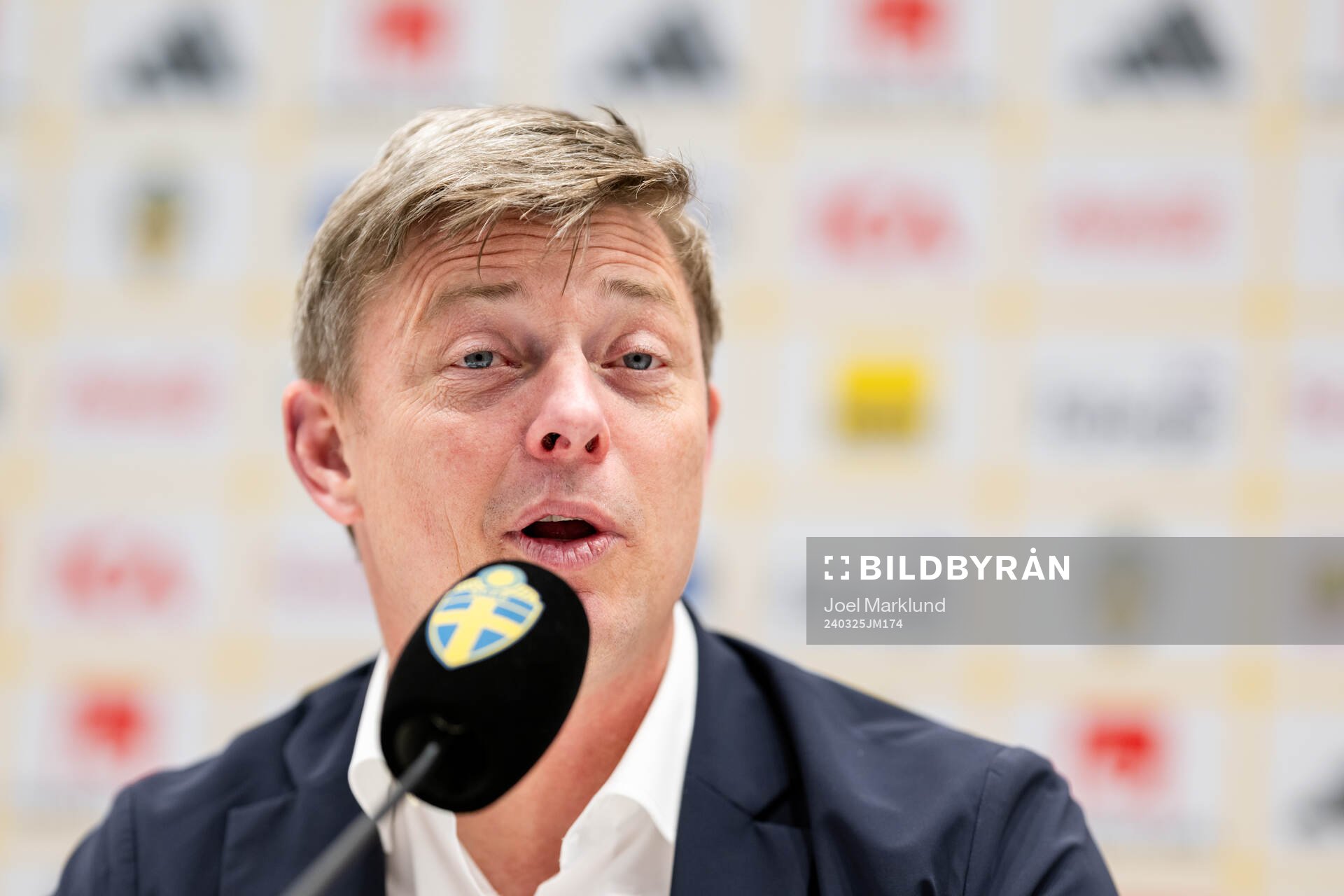 Head coach Jon Dahl Tomasson of Sweden