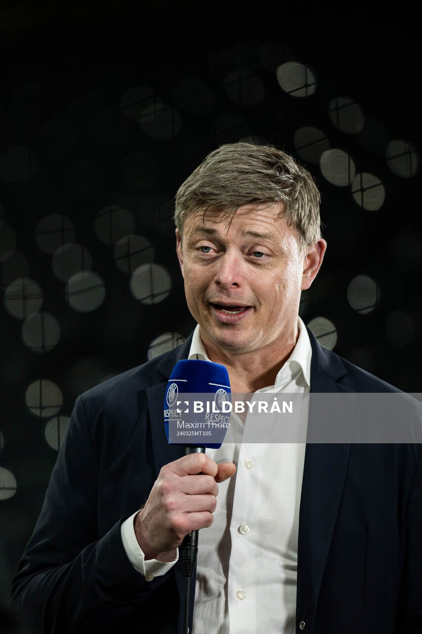 Head coach Jon Dahl Tomasson of Sweden in the Viaplay Studio