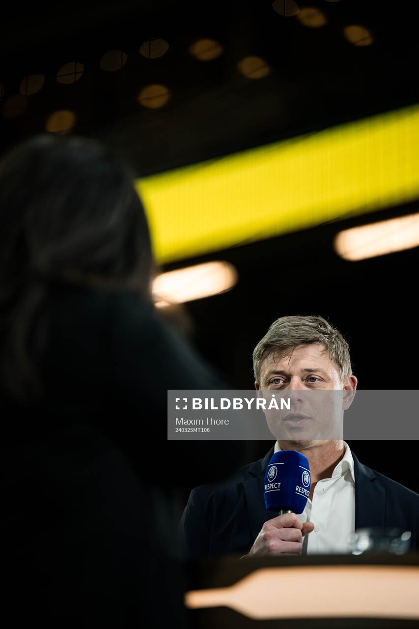 Head coach Jon Dahl Tomasson of Sweden in the Viaplay Studio
