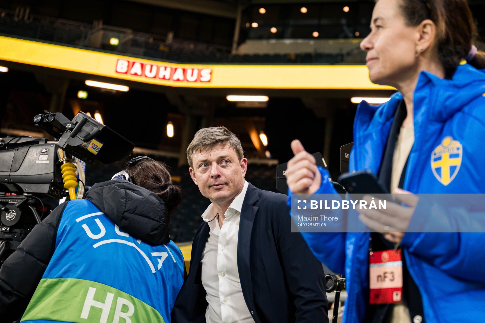 Head coach Jon Dahl Tomasson of Sweden