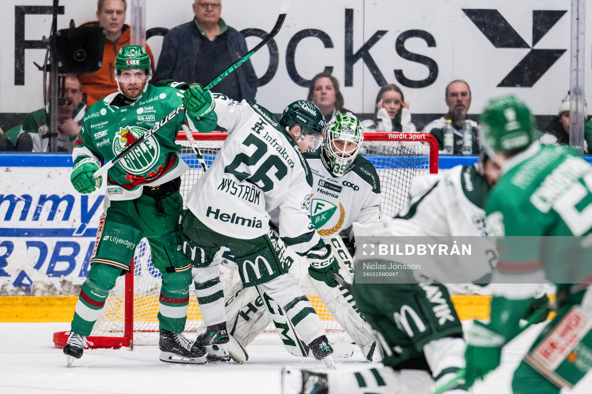 Rögles Simon Ryfors och Färjestads målvakt Carl Lindbom