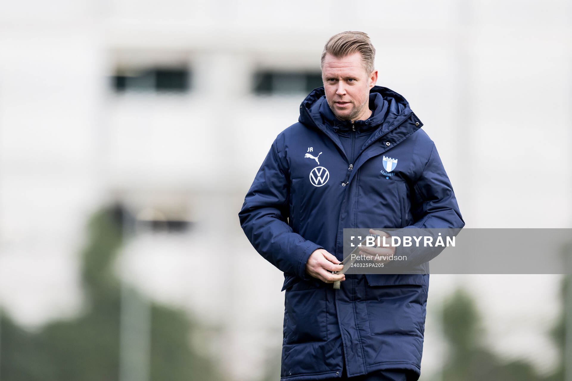 Malmö FFs fysioterapeut Jesper Robertsson under en fotbollsträning med Malmö FF den 25 mars 2024 i Malmö. 