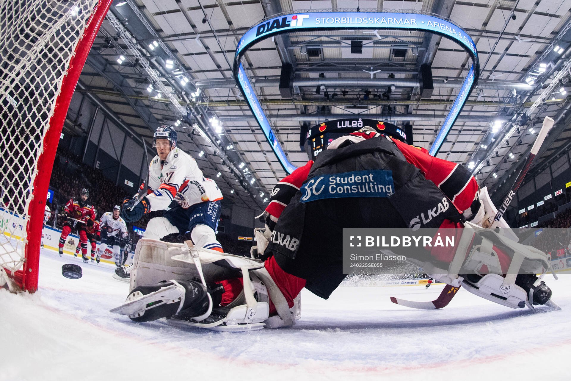 Växjös Gabriel Carlsson sätter 1-2