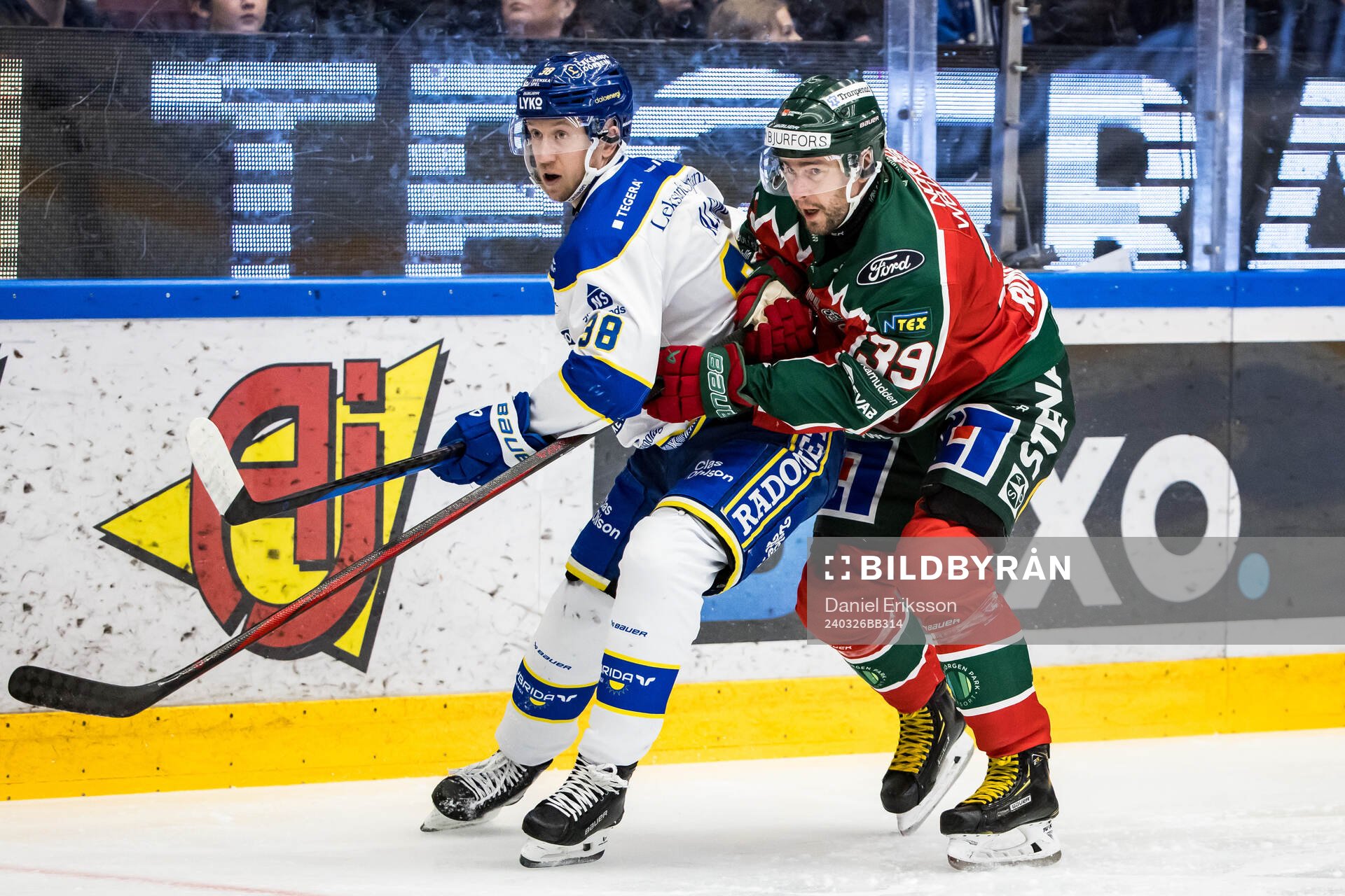 Leksands Olle Alsing och Frölundas Mikael Ruohomaa nder