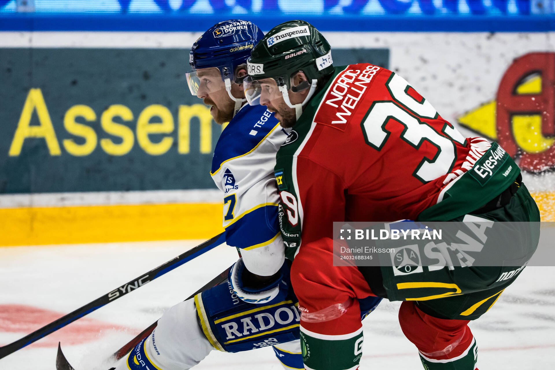 Leksands Anton Lindholm och Frölundas Mikael Ruohomaa