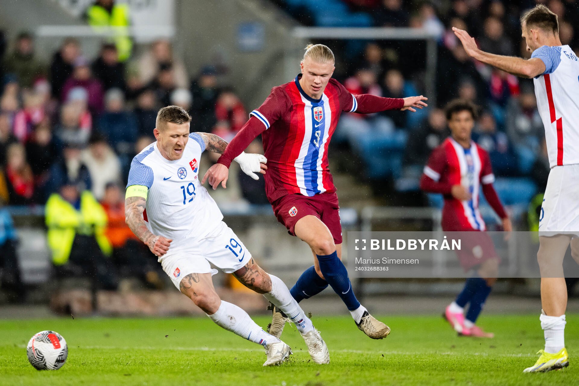 Juraj Kucka of Slovakia and Erling Braut Haaland of Norway