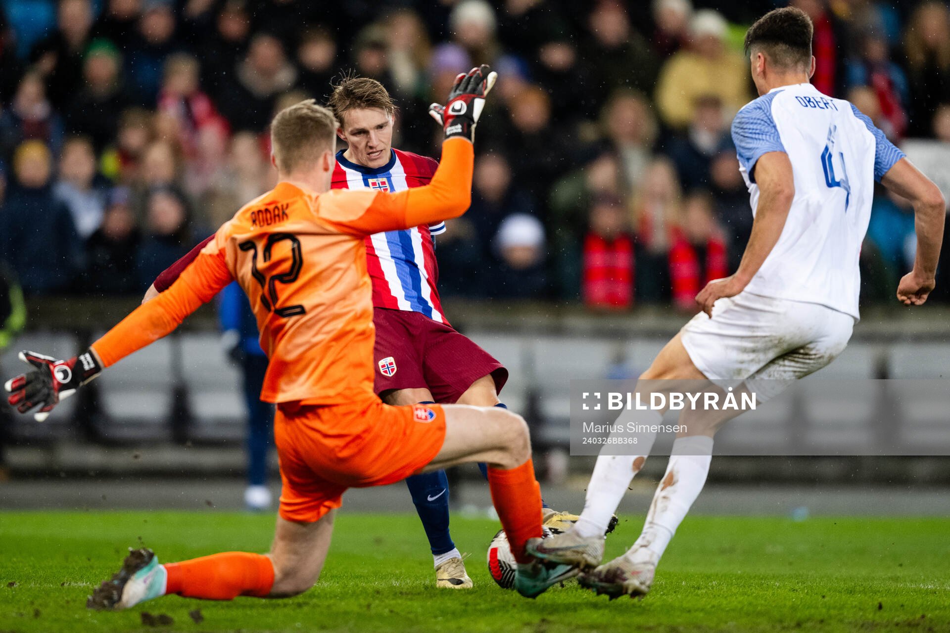 Martin Ødegaard of Norway against goalkeeper Marek Rodak