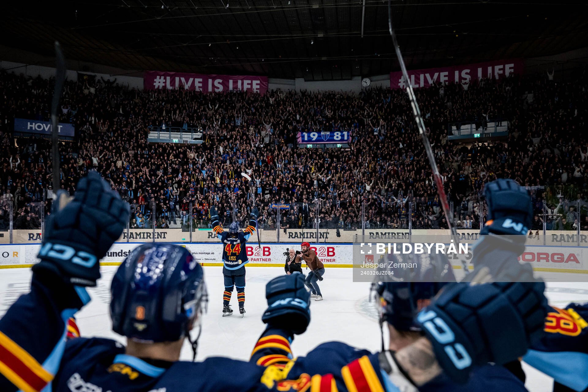 Djurgårdens spelare och supportrar jublar
