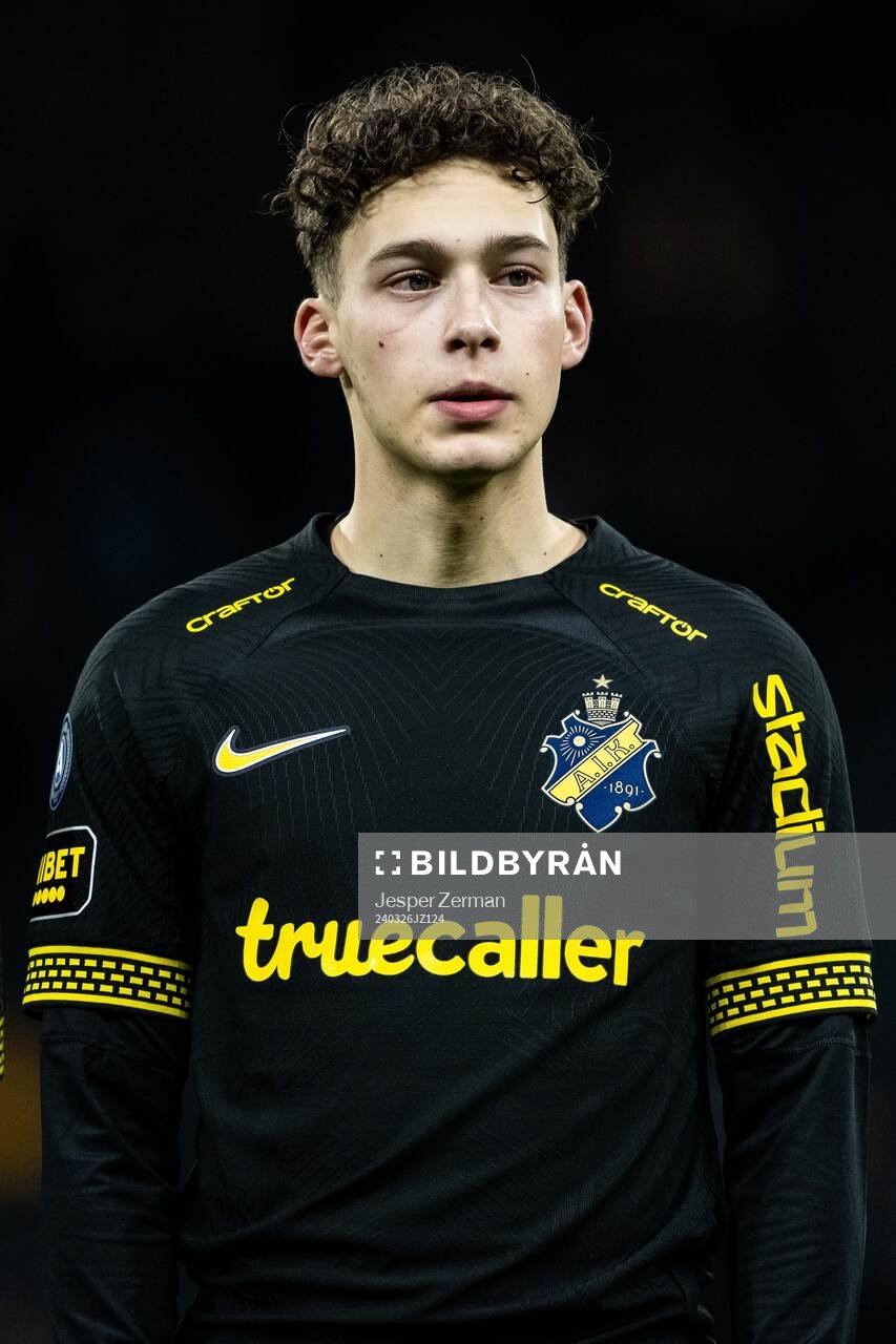 AIKs Victor Andersson under träningsmatchen i fotboll mellan AIK och Vålerenga den 26 mars 2024 i Stockholm. 
