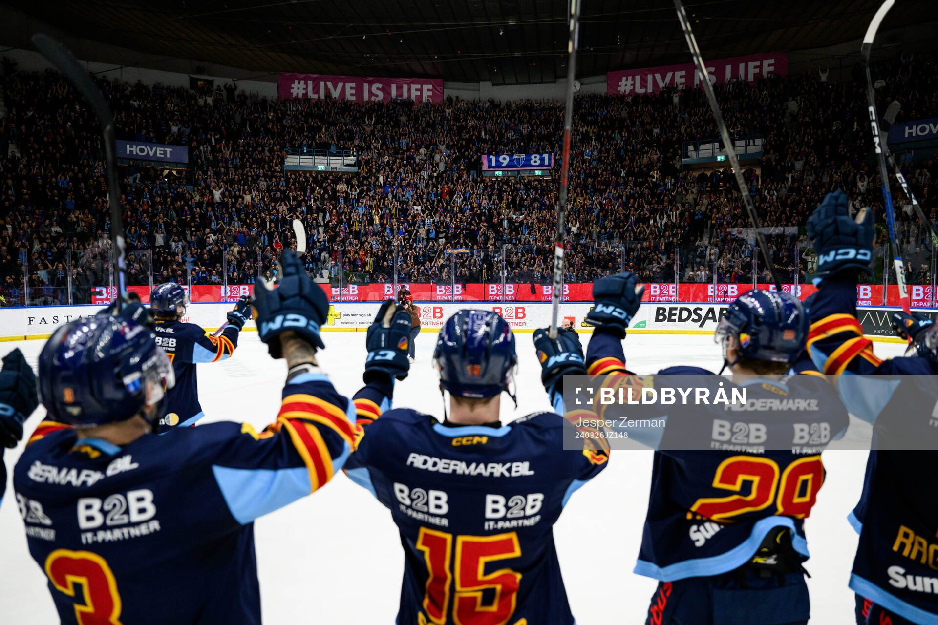 Djurgårdens spelare och supportrar jublar