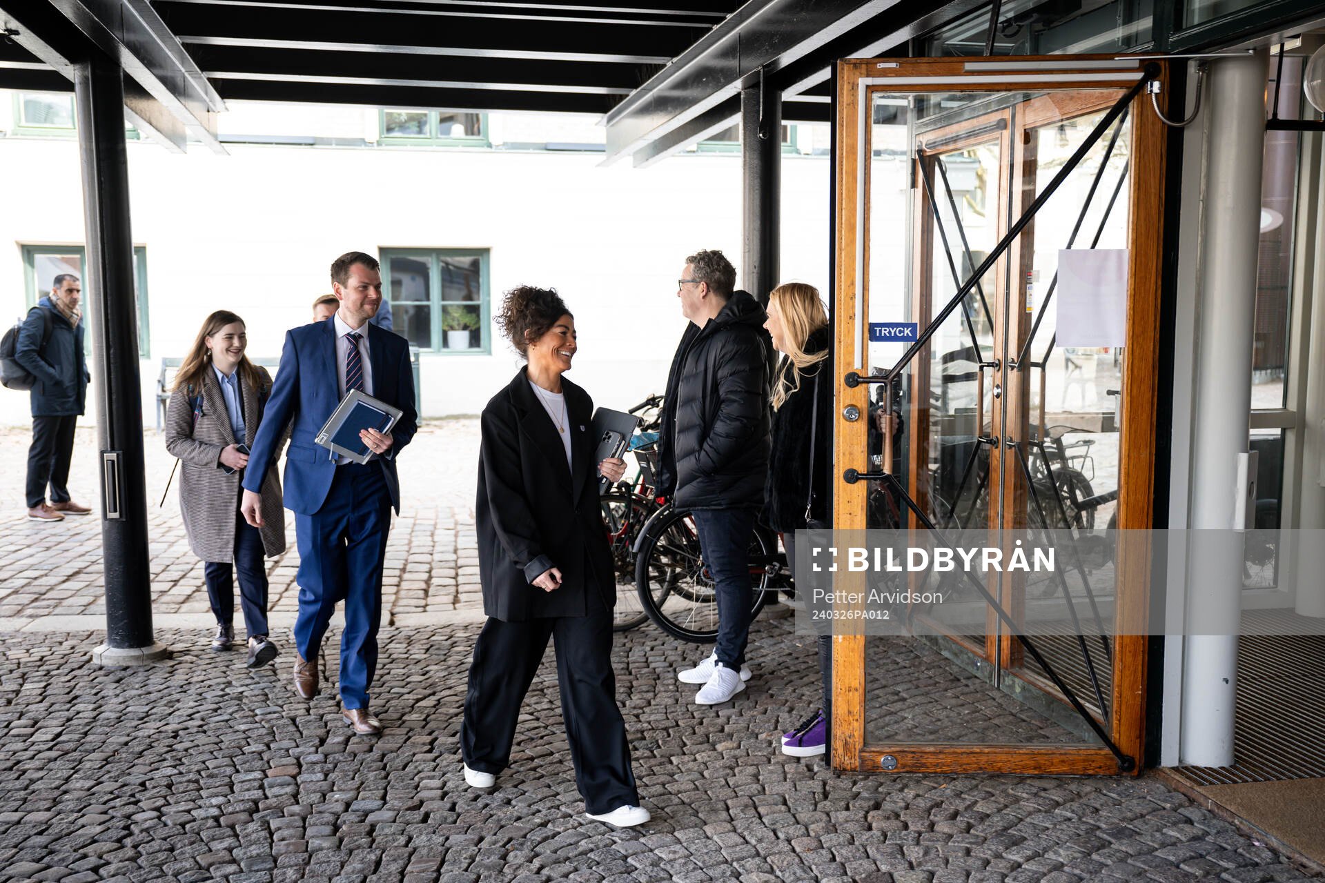 Representatives entering Lund City Hall