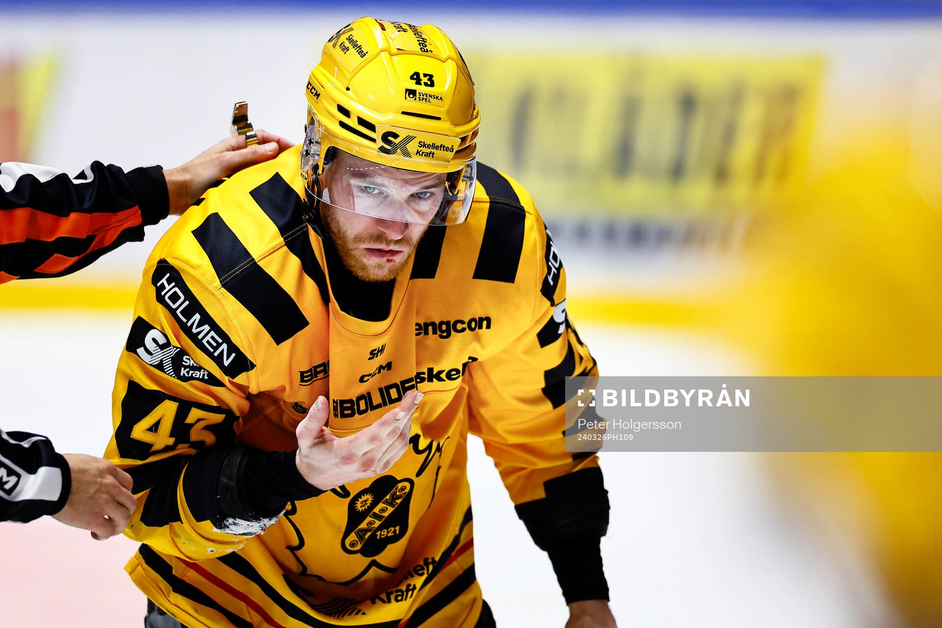 Skellefteås Filip Sandberg blöder