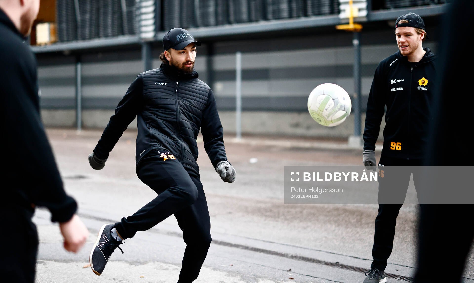 Skellefteås Dylan Sikura värmer upp före  kvartsfinal
