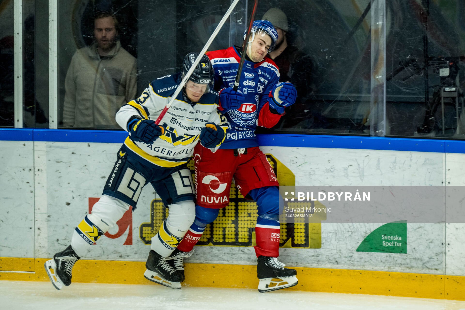 HV71s Åke Stakkestad och Oskarshamns Hugo Jonasson