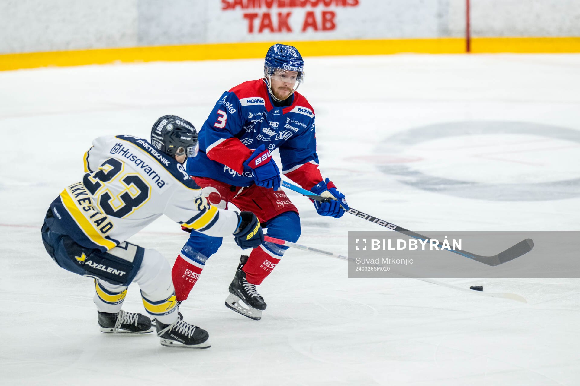 HV71s Åke Stakkestad och Oskarshamns Niclas Burström
