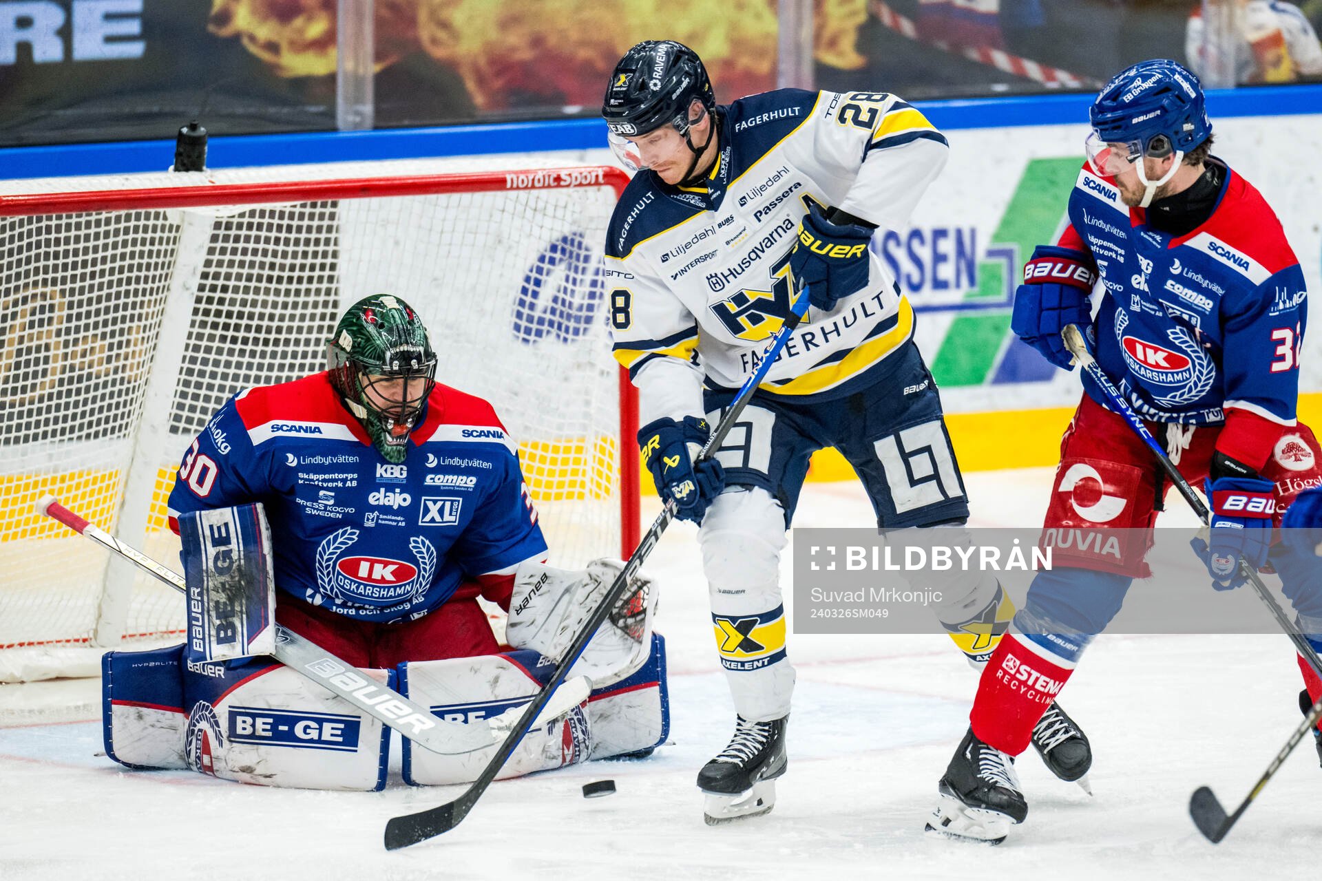 Oskarshamns målvakt Tomas Rydén och HV71s Joonas Nättinen