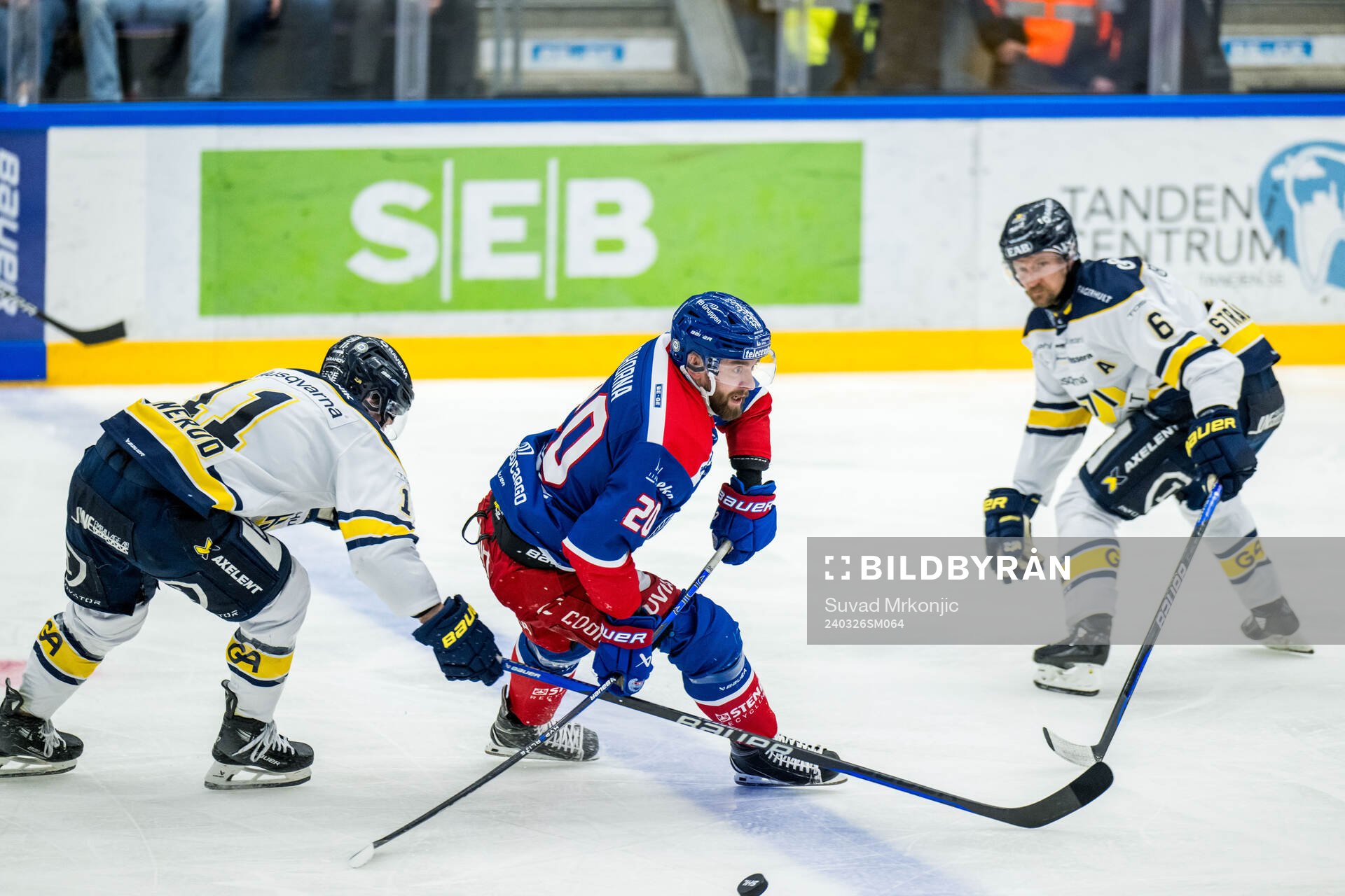 HV71s Simon Önerud och Oskarshamns Hynek Zohorna