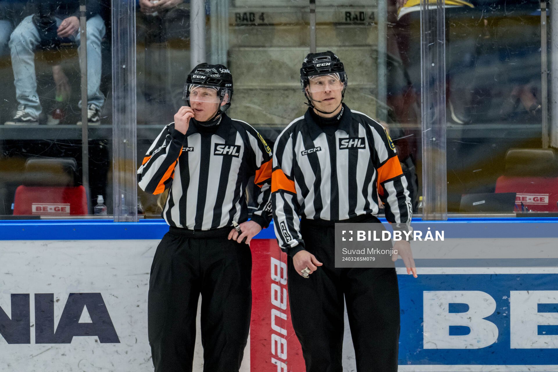 Domare Tobias Björk och Domare Mikael Holm
