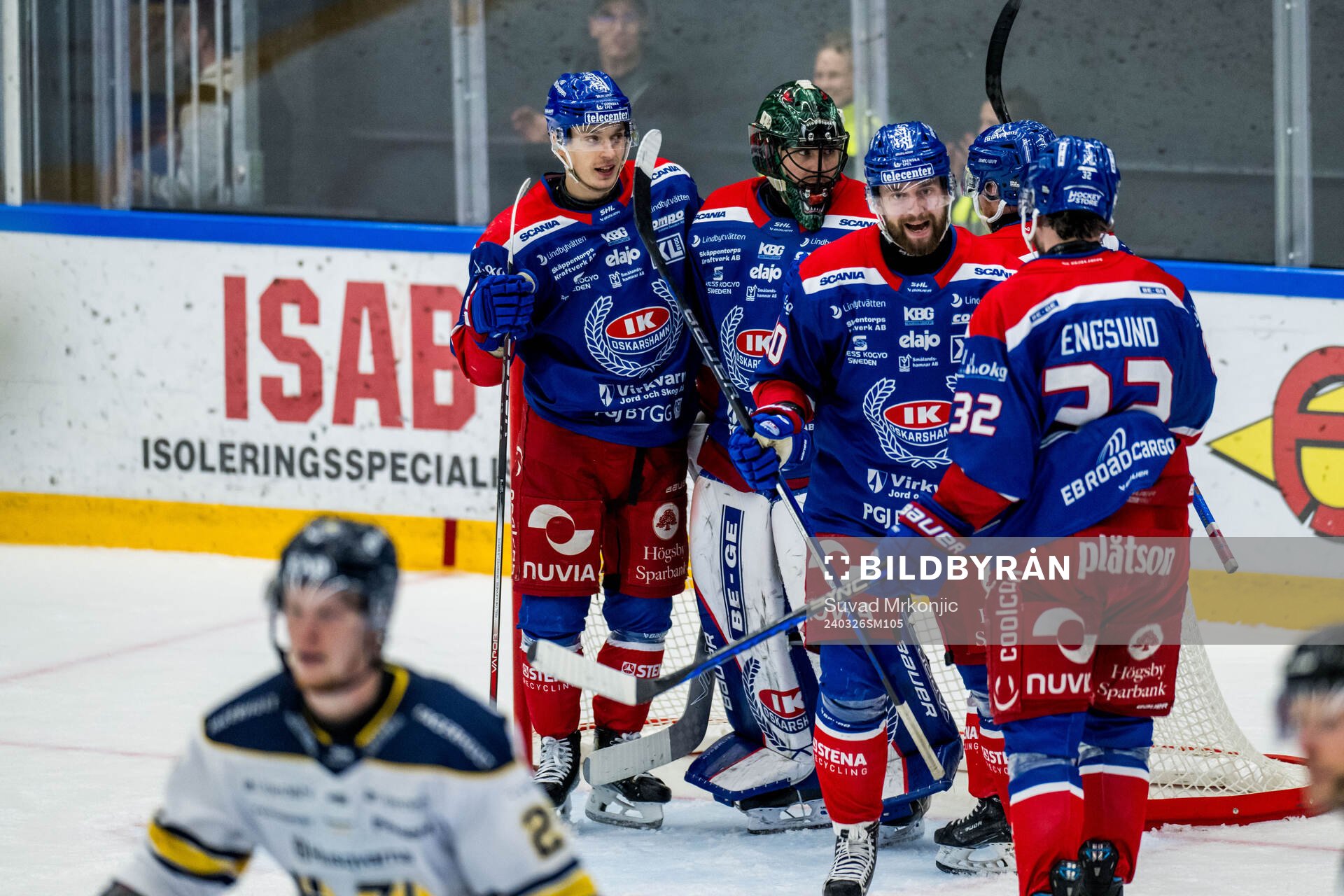 Oskarshamns Lukas Jasek jublar, målvakt Tomas Rydén och