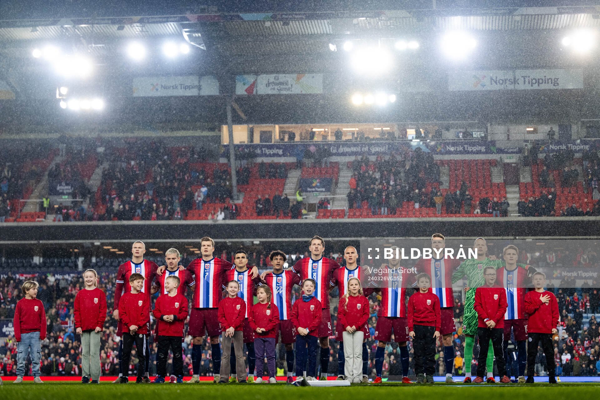 Players of Norway line up