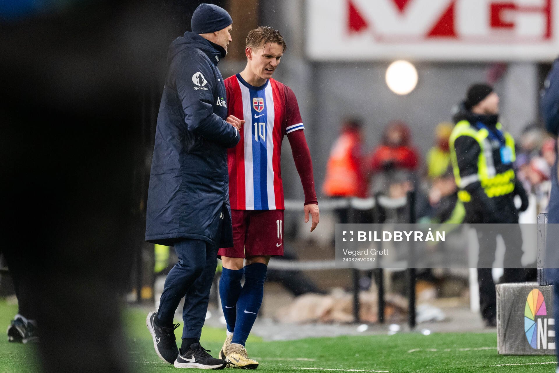 Head coach Ståle Solbakken and Martin Ødegaard of Norway