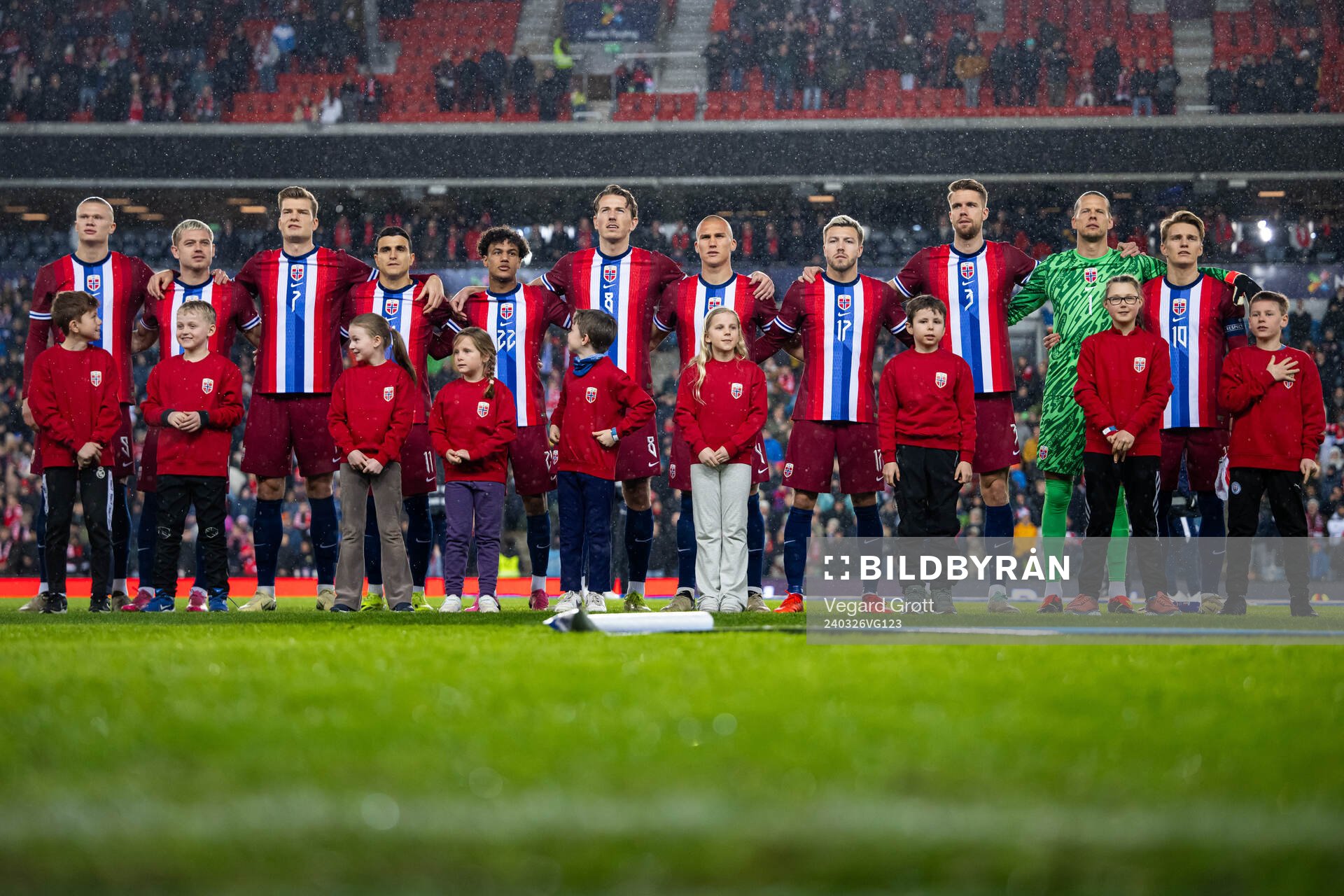 Players of Norway line up