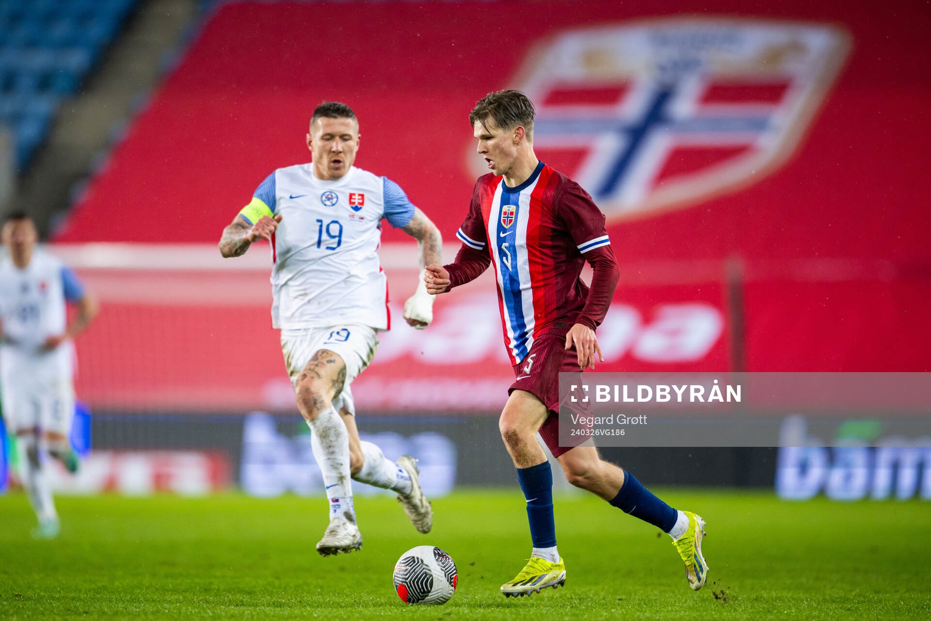 Juraj Kucka of Slovakia and David Møller Wolfe of Norway