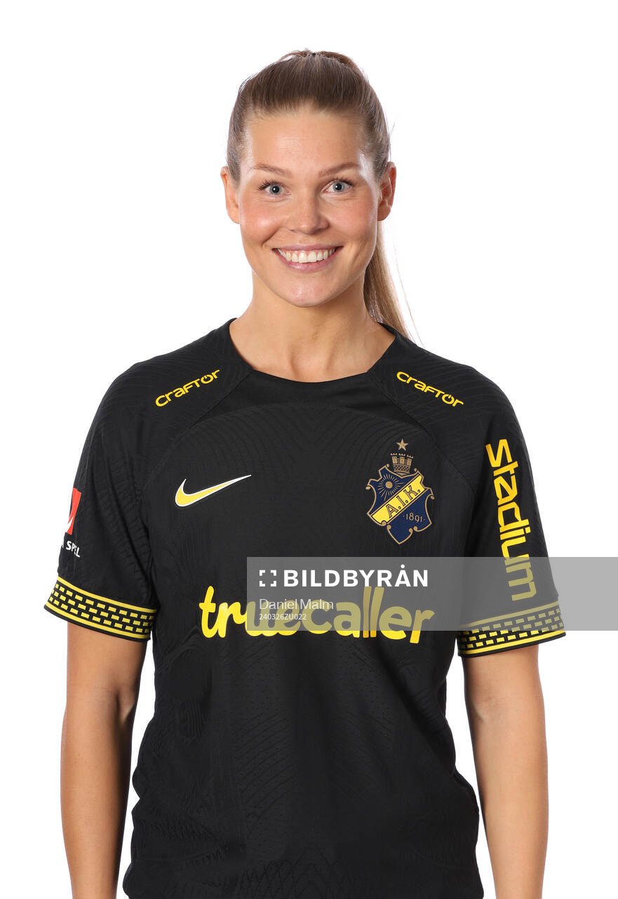 s Nina Jakobsson