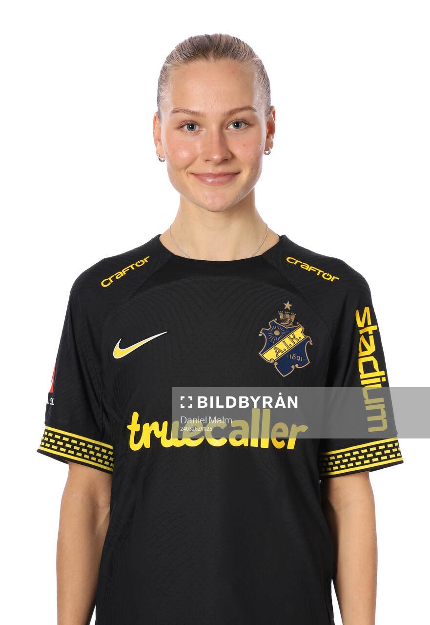 AIK:s Silja Jaatinen poserar för ett porträtt den 26 mars 2024 i Stockholm.
