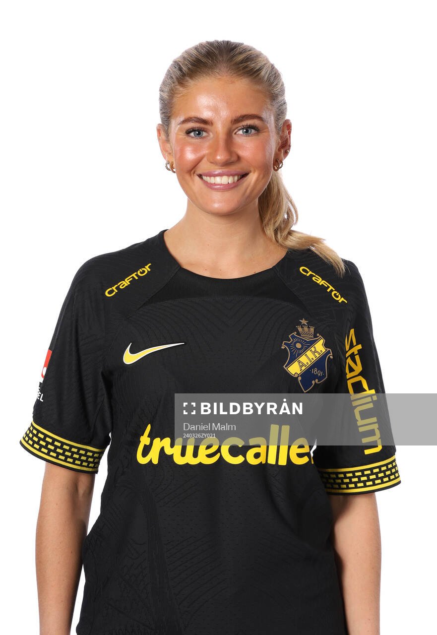 AIK:s Wilma Ljung Klingwall poserar för ett porträtt den 26 mars 2024 i Stockholm.